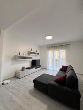 Grey House Arezzo